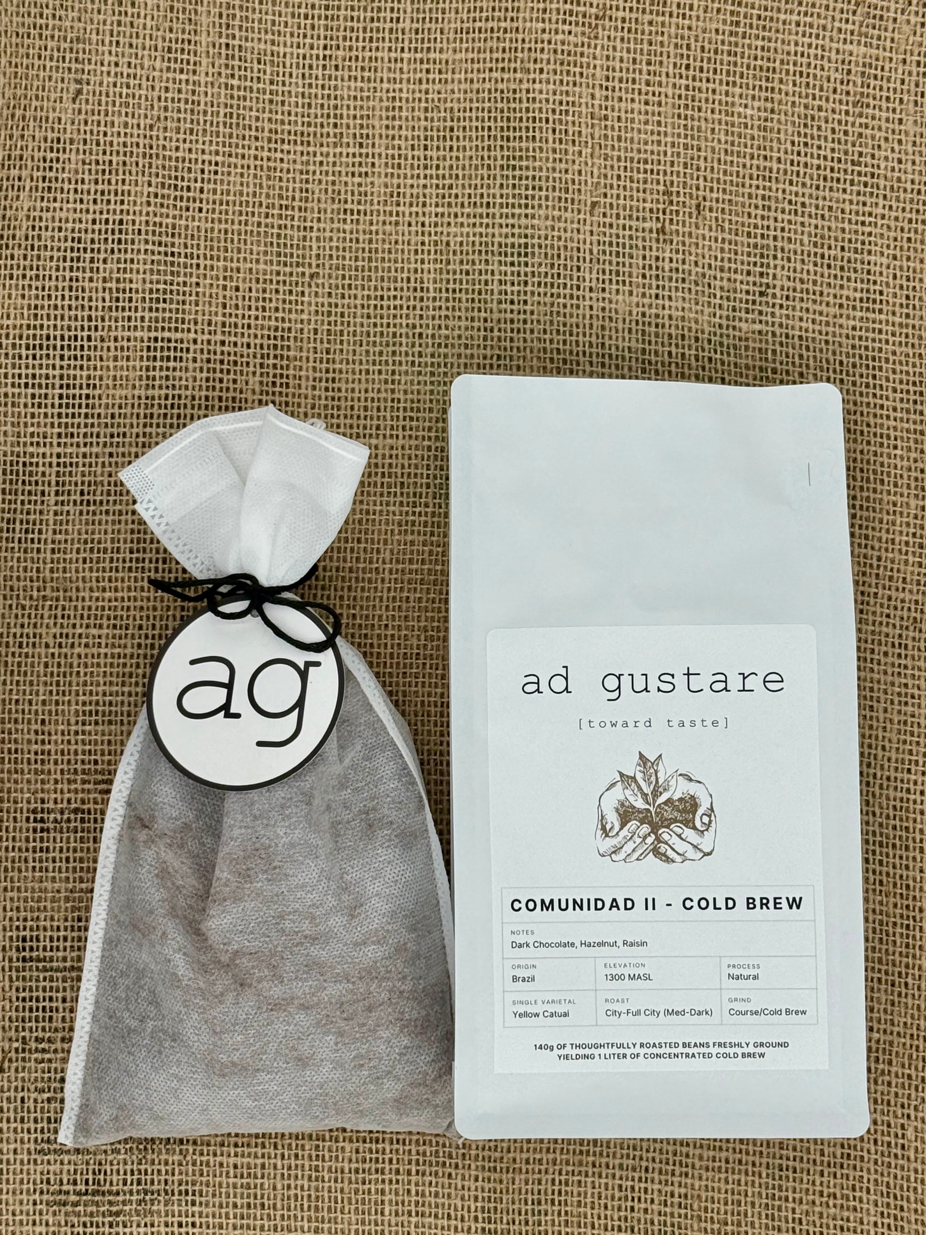 Comunidad II Brazil cold brew coffee package with a white label on a textured brown background